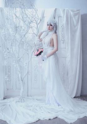 精品AV熟女一区二区偷窥海滩_粤语中字字幕高清版在线观看