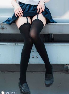 秋天的瀑布在它身上摇摆_640P手机免费观看完整