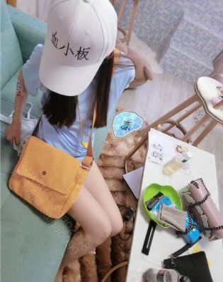 美女穿比基尼文胸内衣胸大的视频_手机视频高清在线观看