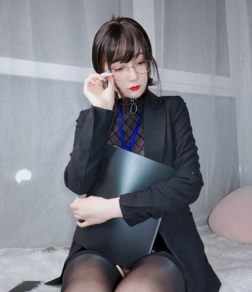 美女跟富二代在厕所偷情_腾讯视频vip不卡在线观看