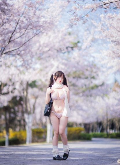 欧美younv娇小8_午夜福利电影高清迅雷在线观看